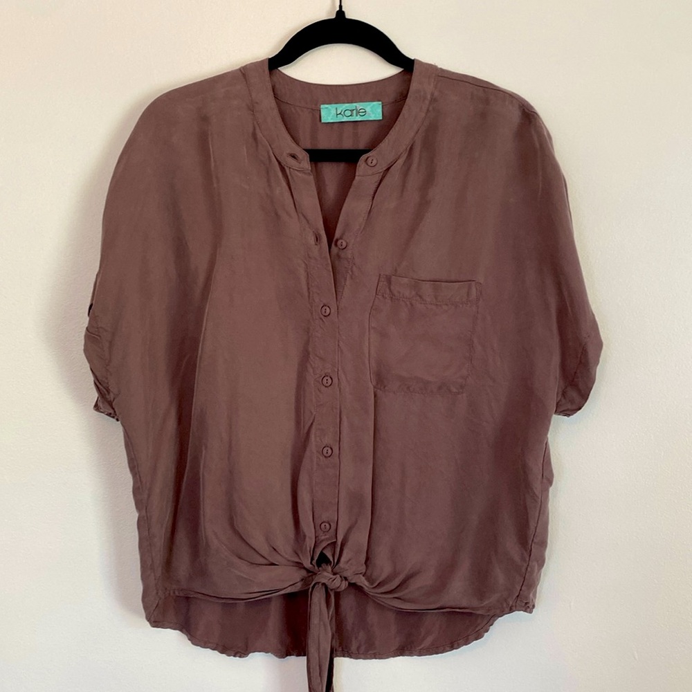 Karlie mauve/purple short sleeve button down with tie front detail. Size small.